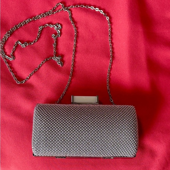 Jessica McClintock Silver Chain Beaded Clutch - Picture 1 of 7